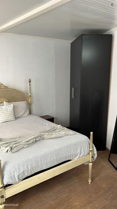 Quarto - localizado em Arroios Lisbon