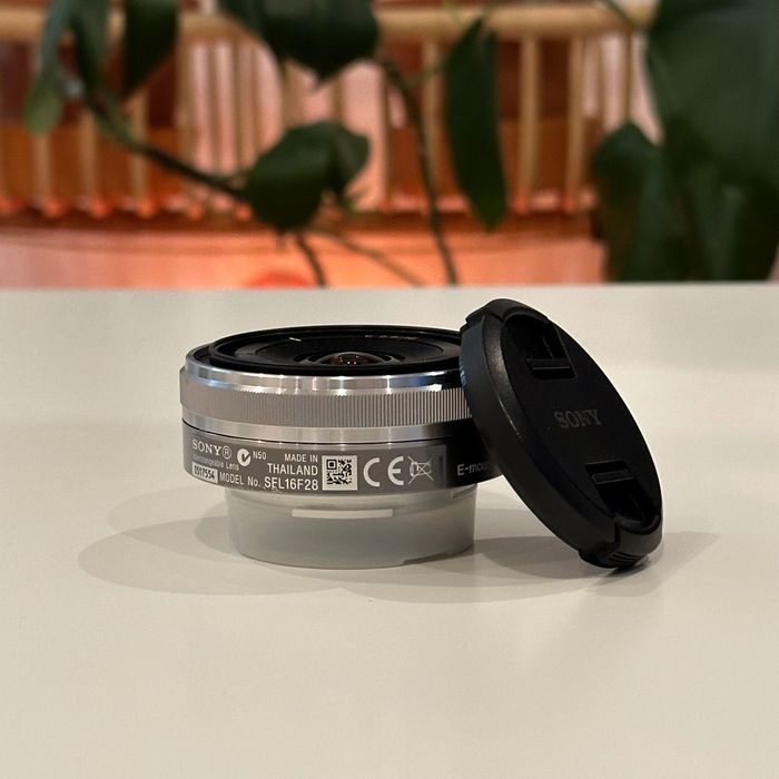 Obiektyw Sony E 16mm f/2.8 | BDB + Dekielek SEL16F28
