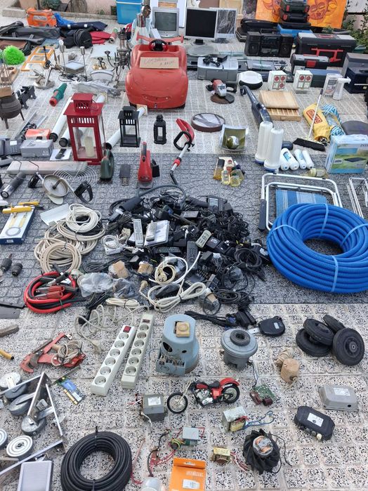 Venda de lote de vários artigos, resultante da limpeza de garagem.