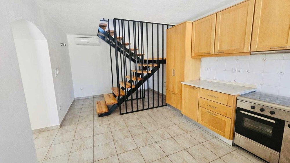 Moradia Totalmente Renovada