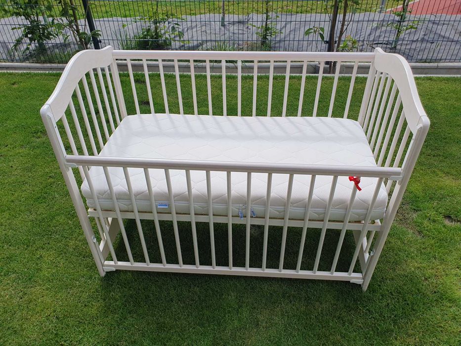 Łożeczko drewniane Drewex z materacem .