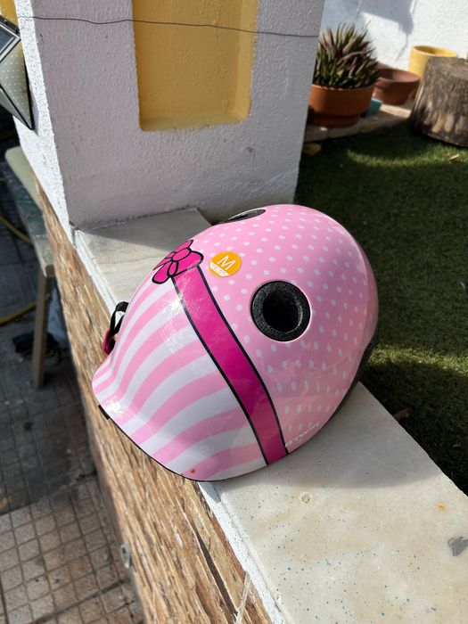 Capacete rosa de menina