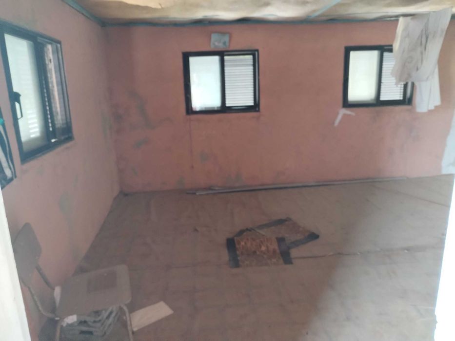 Casa bem cituada vista original com varanda e churrasqueira s