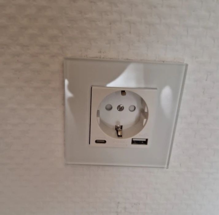Tomada interior com USB / Type c429593041547438081
