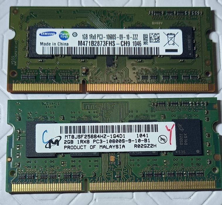 5 DDR2 Memory Modules and 2 Laptop Memory Modules425814184124098561