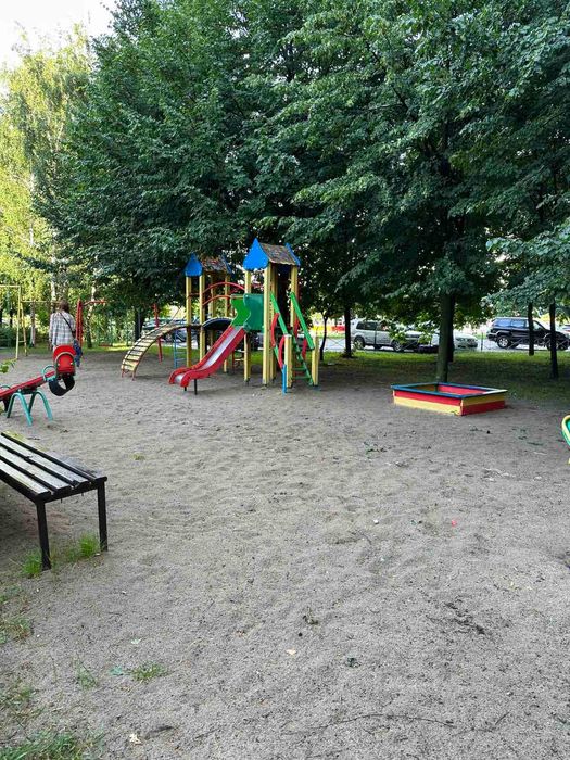 Продам 1к квартира Оболонь Левко Лук'яненко 2/4 Цегляний будинок Укриття Вид на озеро Метро 10 хв