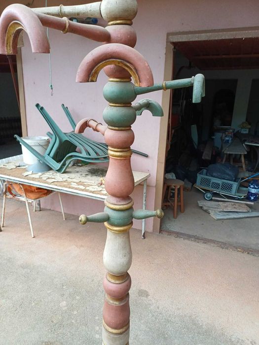 Cabide de pé antigo