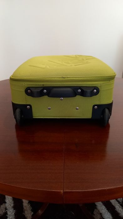 Mala de viagem verde