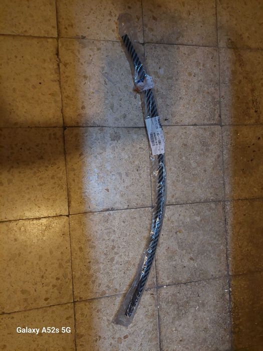 Resguardo de motor e batente em borracha para capot. Fiat Punto HLX.