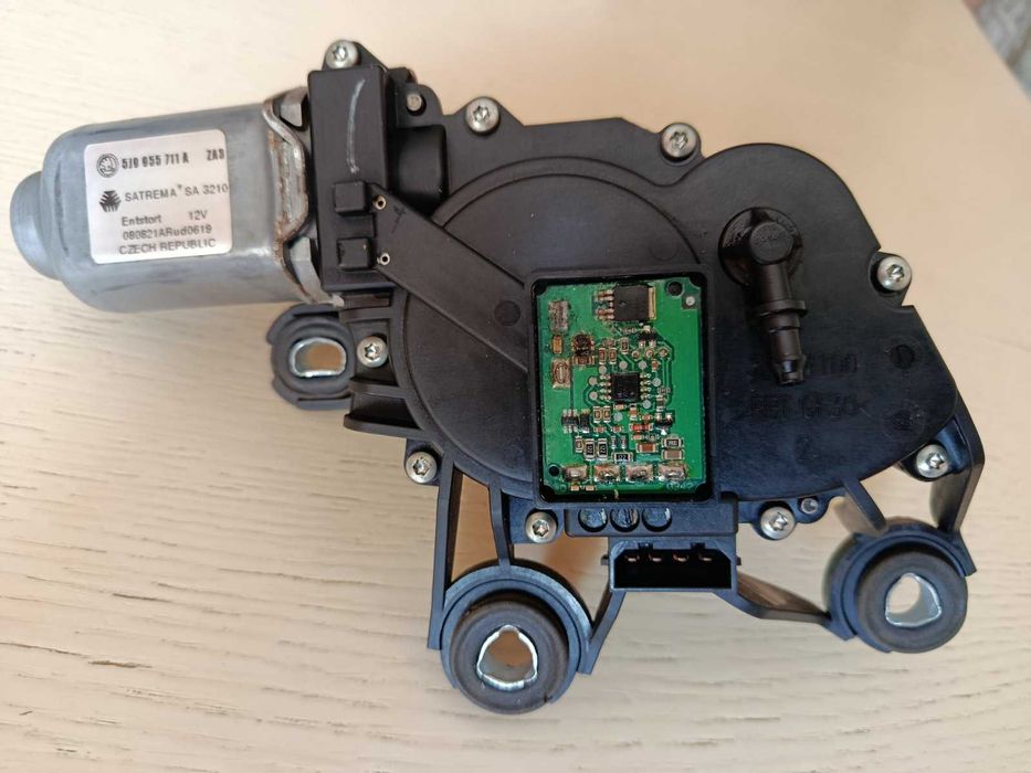 Моторчик заднього склоочисника Skoda Fabia 2