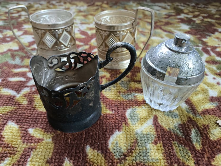 Підстаканники і солонка