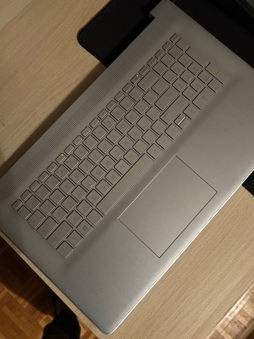 Hp 17-CN0053CL 17,3"/i5/12GB/1TB+256GB