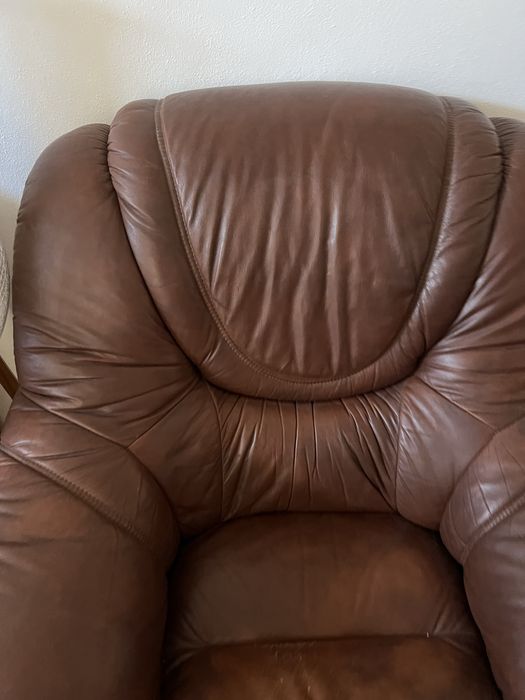 Conjunto de 2 sofas em pele