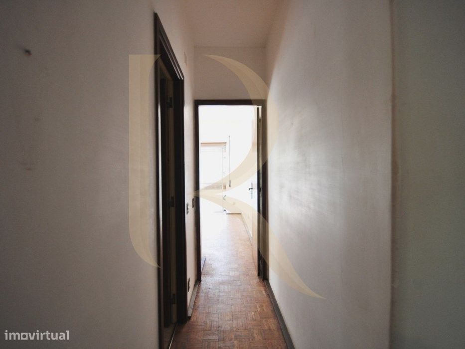 Apartamento T3 com elevador e varandas em Setúbal