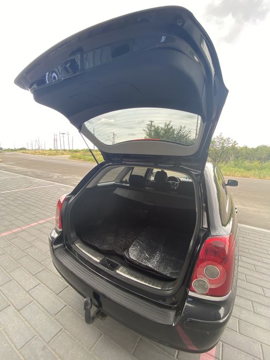 Продаж авто Toyota Avensis