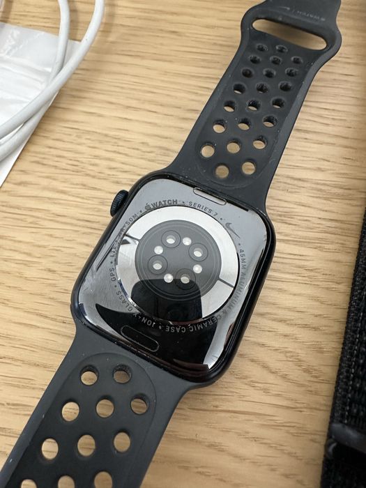 Apple Watch 7 Nike Cellular czarny 45 cm