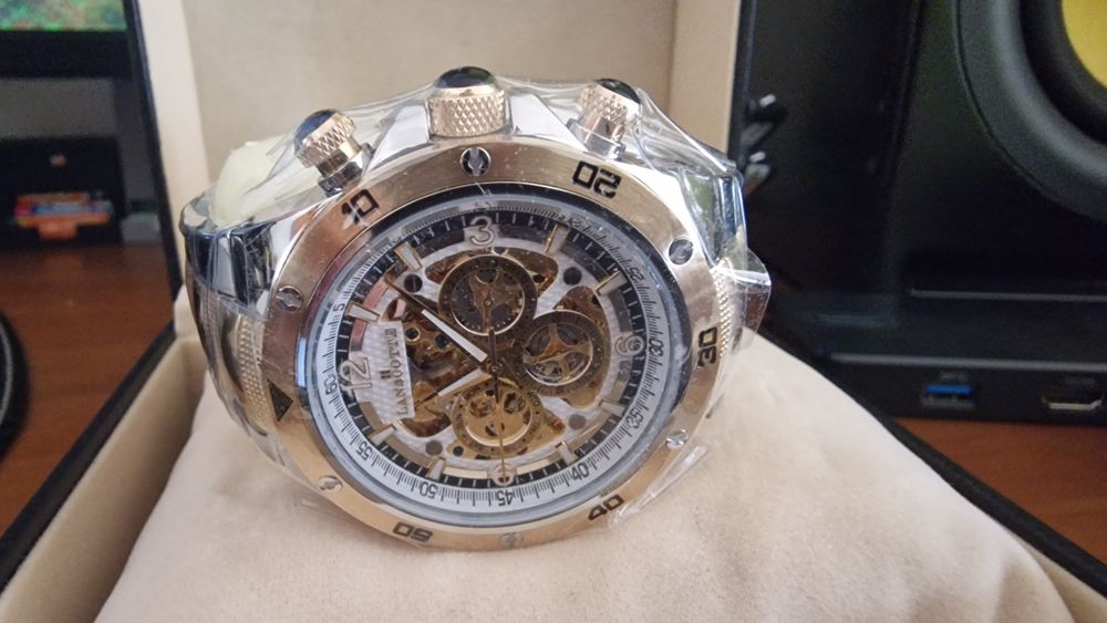 Dois Relógios Lanscotte com banho a ouro, de senhor e outro de senhora