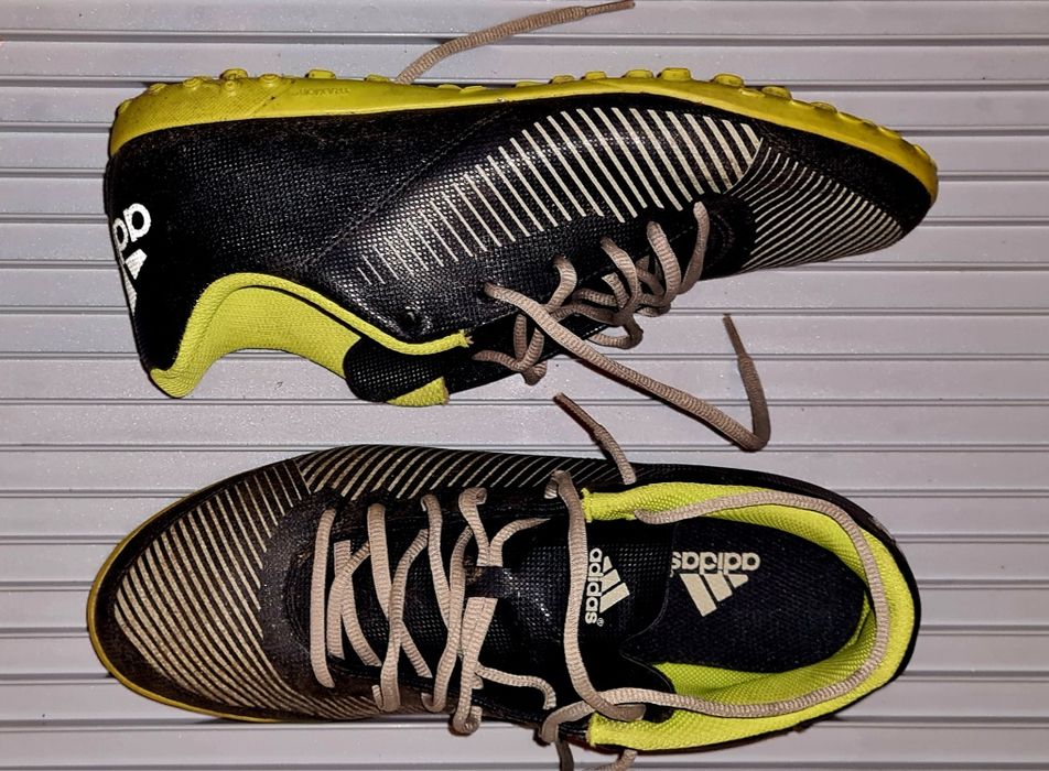 ADIDAS Freefootball Tableiro – Preto/Bege/Amarelo