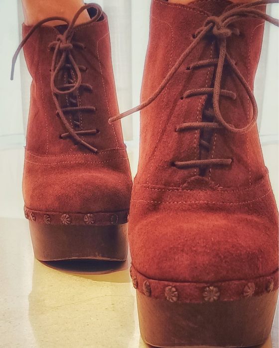 Botins castanhos camurça Gloria Ortiz