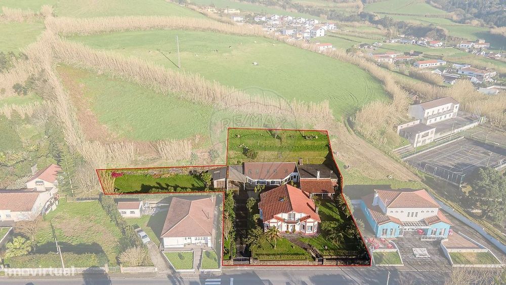 Moradia T4 para venda