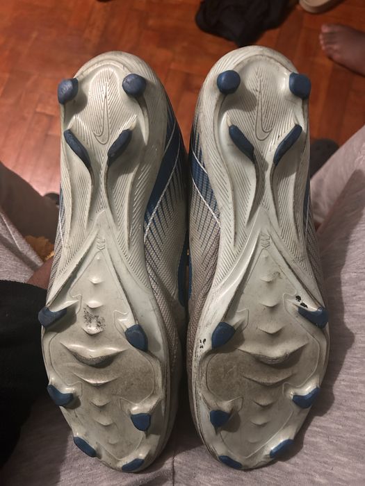Chuteira mercurial azul