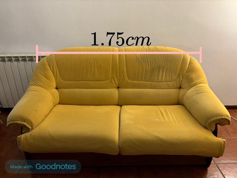 Sofás de madeira polida