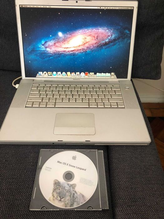 MacBook Pro 15'' -Sem bateria, fixo à corrente - Oferta 2 carregadores