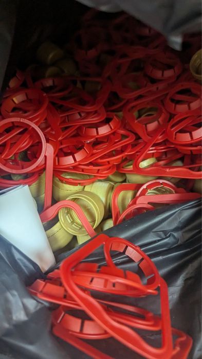 В продаже ручка на бутылку , крышка для тары