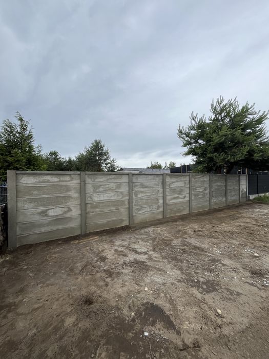 Montaż ogrodzeń betonowych oraz z L’ek oporowych .