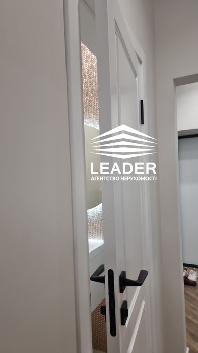 Продам таун!ДИЗАЙНЕРСЬКИЙ- СТИЛЬНИЙ!своя ділянка+парковка!Без Комісії