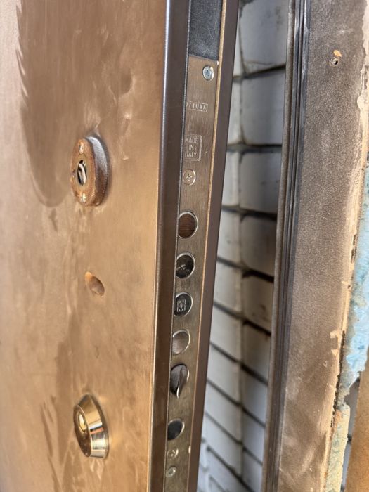 Входная Дверь с Замком