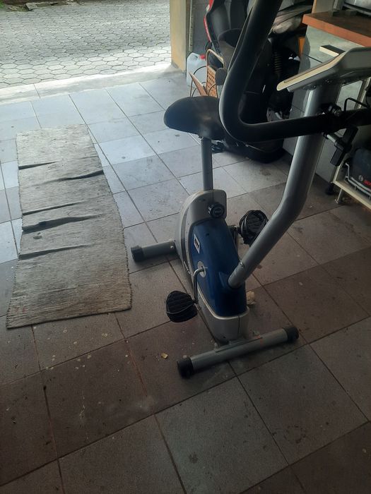 Bicicleta estática digital marca BH negociável.