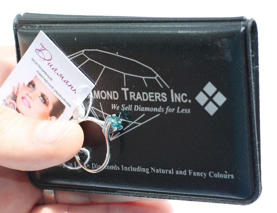 Золотое кольцо Stile с голубым (синим) Бриллиантом 0,64ct! 750 проба.