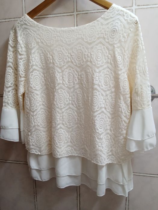 Blusa branca bordada - Tamanho 40