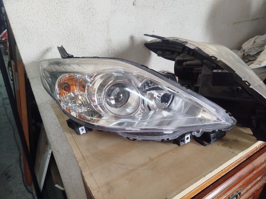 Farol frente Mazda 5