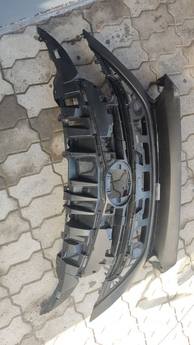 Решётка радиатора Toyota Prius Prime c 17 г.в.5311247260