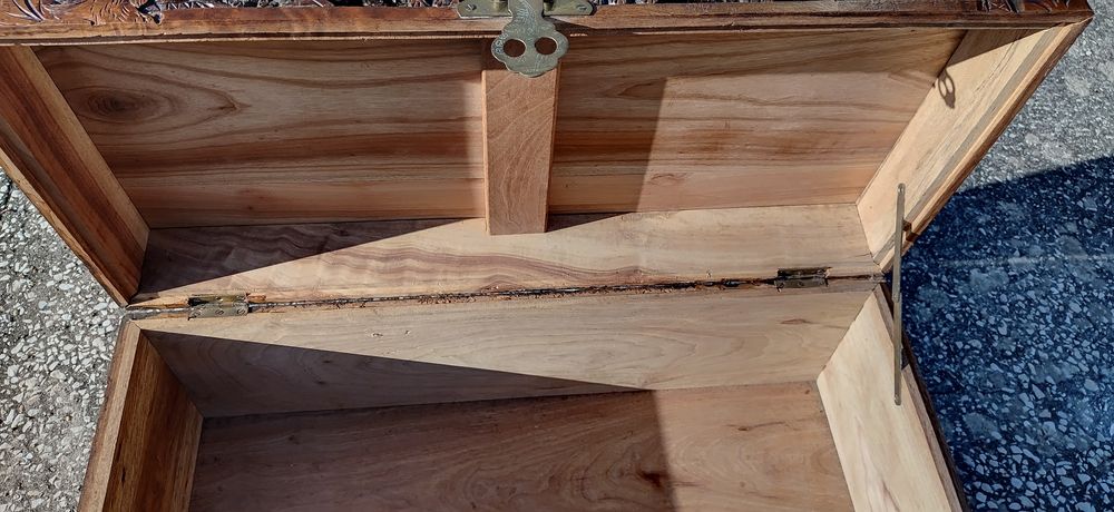 Arca em madeira de cânfora