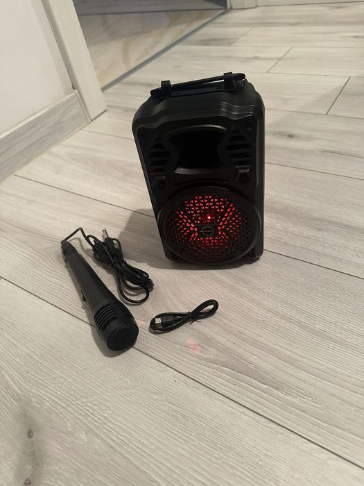 Karaoke boombox z mikrofonem