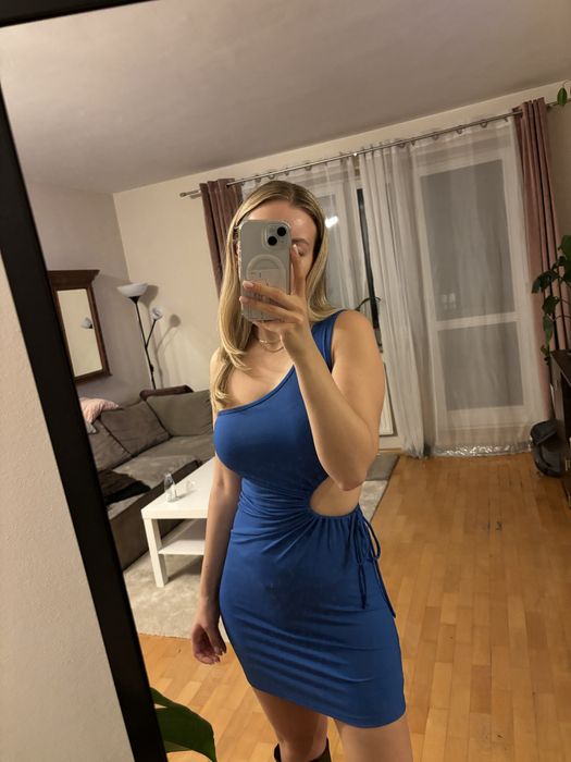 Sukienka z wycieciem