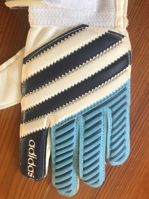 Luvas Guarda redes Futebol criança ADIDAS tam 4 - Usadas mas estimadas