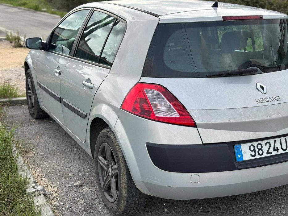 Renault Megane muito bem conservado.