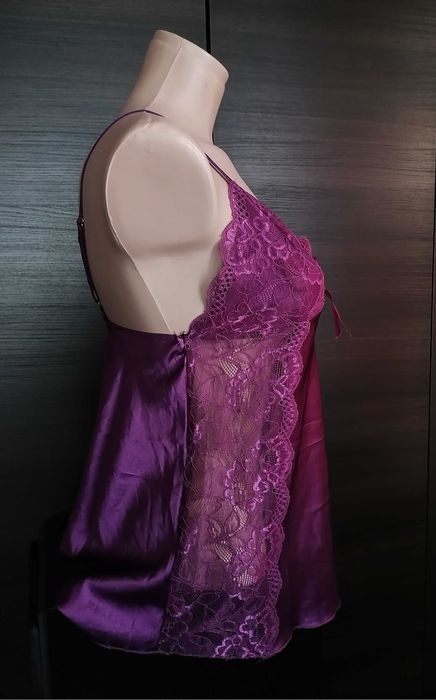 Fioletowa halka z koronką