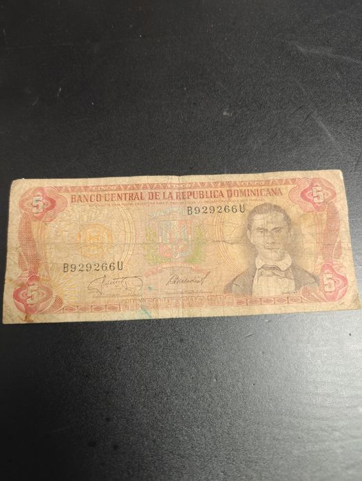 Vendo nota antiga da República Dominicana de 5 Pesos Oro.