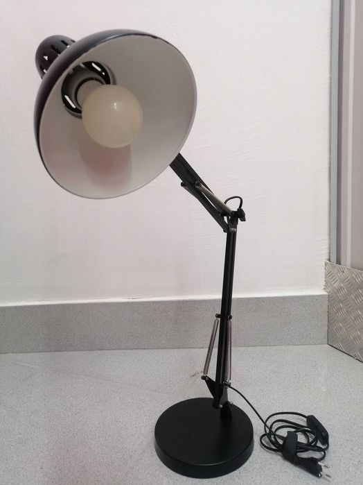 Candeeiro articulável de secretária