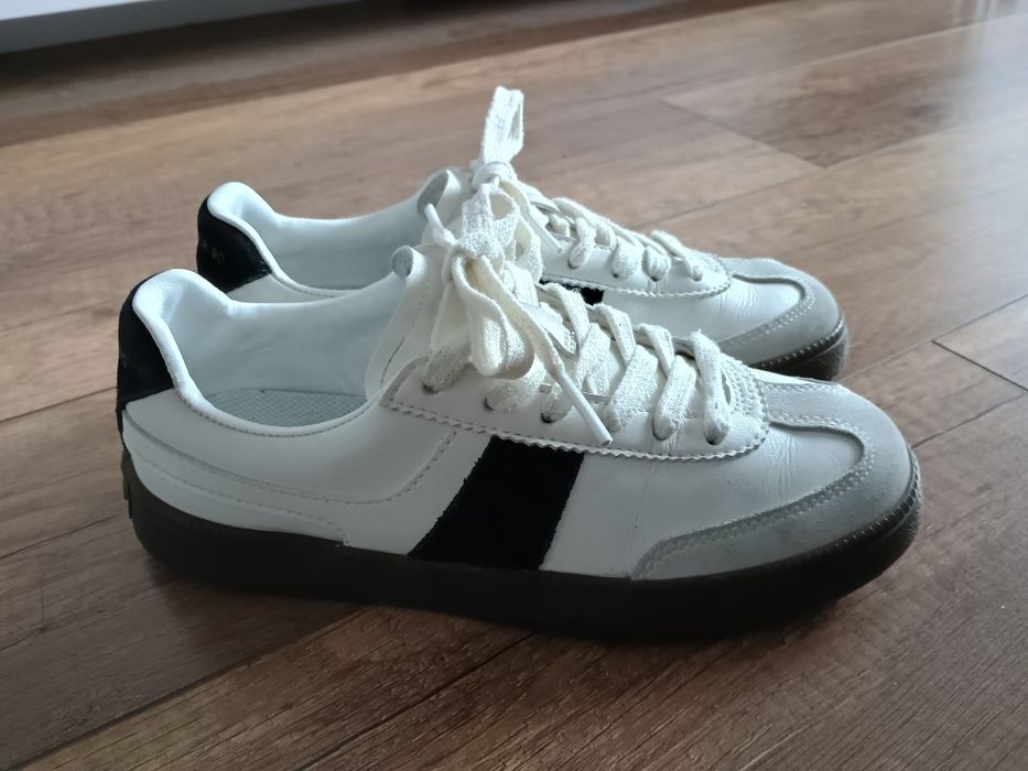 Trampki biale wiazane