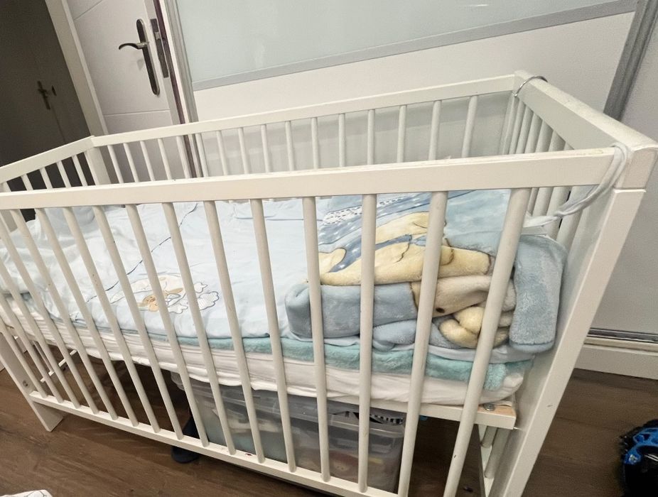 Cama de bebe, junto com calchão