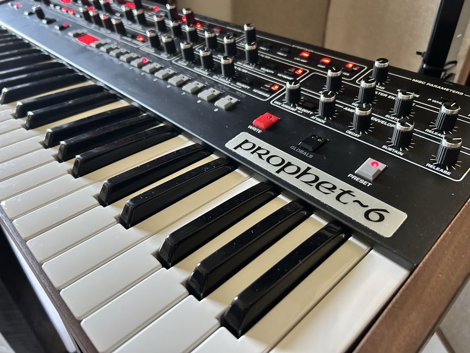 Sequential Prophet 6 - excelente estado