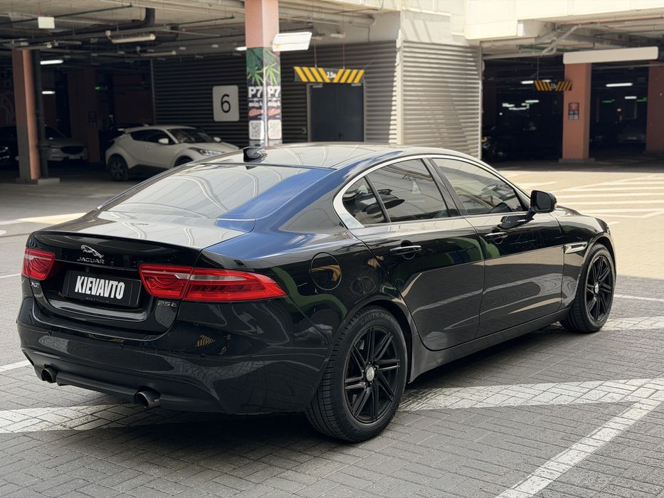 Jaguar XE 2016 2.0 бензин
