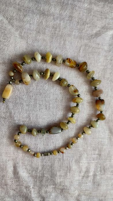 Кольцо , брошки, бусы