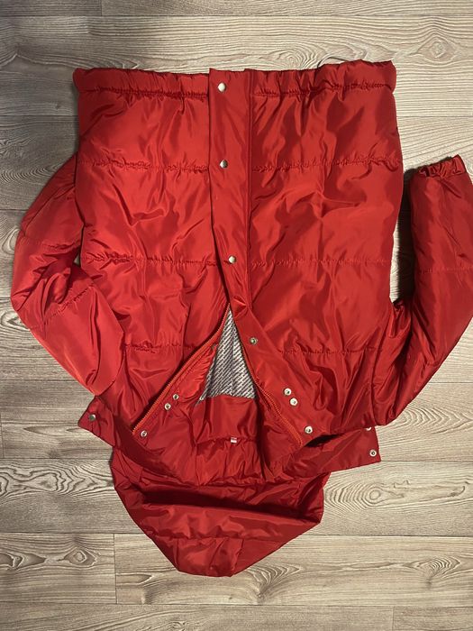 Продам червоний пуховик